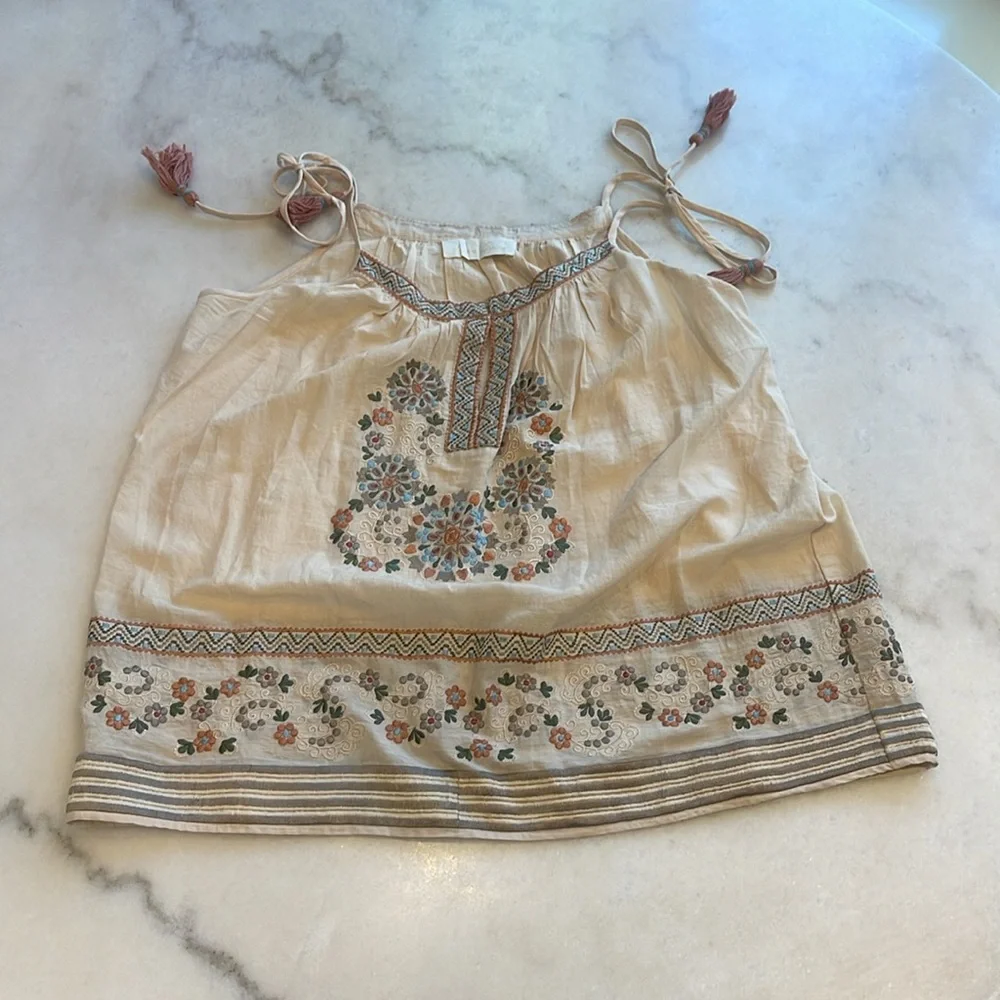 NWOT LOVE SAM BEIGE COTTON EMBROIDERED STRAP TIE TASSEL TOP. M - Picture 5 of 8